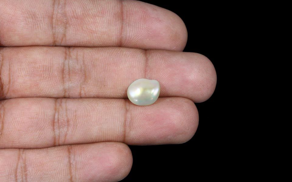 Pearl - 5.67 Carats